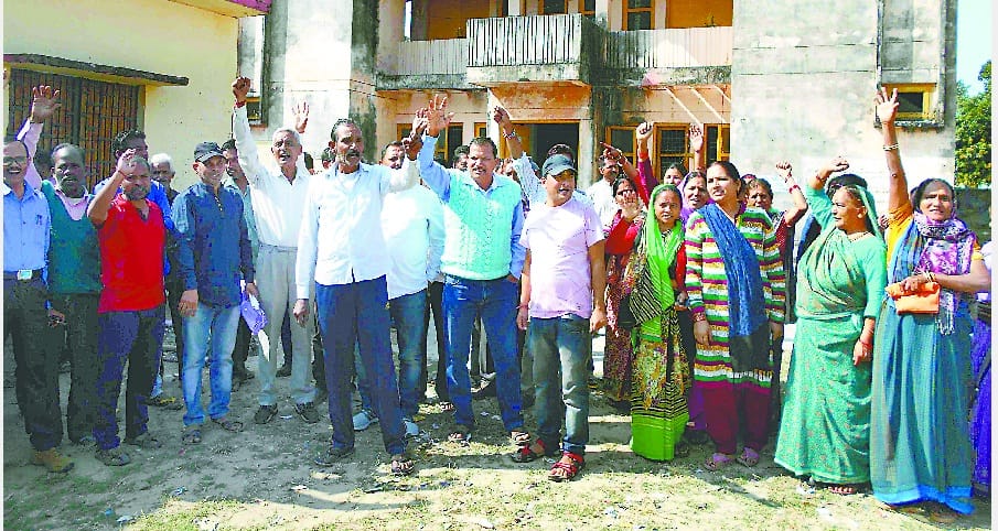 nahin maane gyaanakheda vaale, chunaav bahishkaar ke phaisale par adig