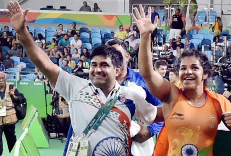 USA Offered to Sakshi Malik, Vinesh Phogat Coach Kuldeep Malik, Wrestling