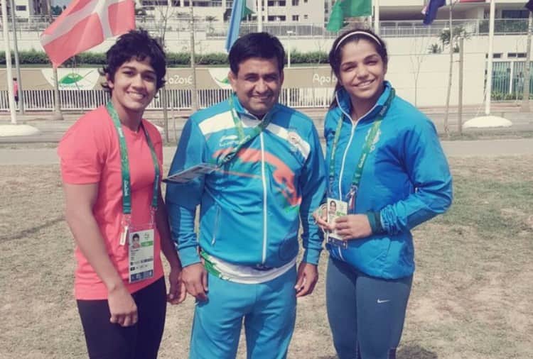 USA Offered to Sakshi Malik, Vinesh Phogat Coach Kuldeep Malik, Wrestling