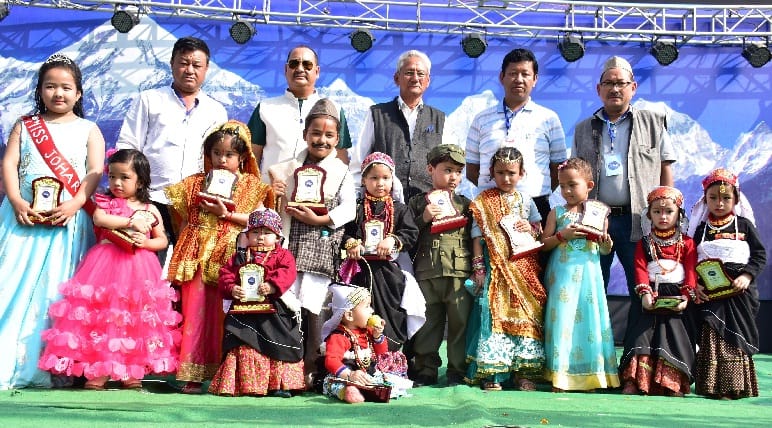 लोक परंपराएं, पारंपरिक पहनावा, खानपान को सहेजने की जरूरत