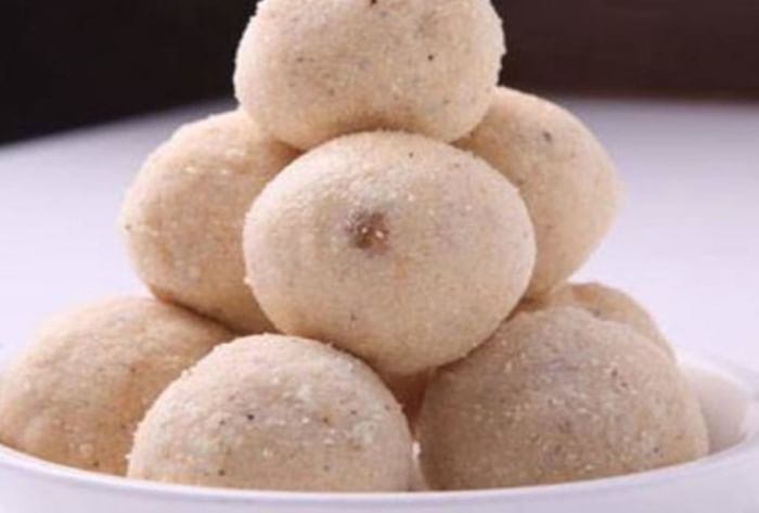 सात्विक थाली के लिए बनाएं बादाम के लड्डू