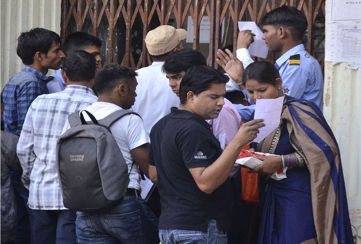 students create ruckus in campus after marksheet's photocopy is not certified by university