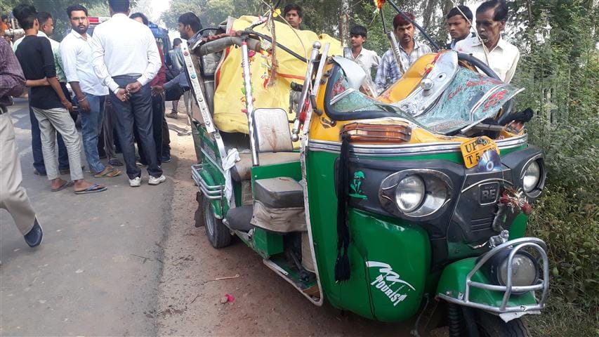 Roadways bus collided with tempo, two killed, six wounded