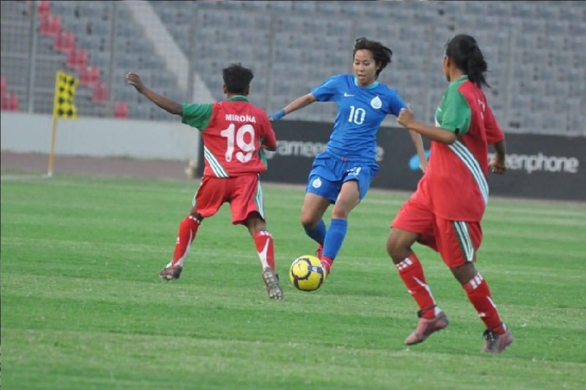 baladevi helps to india wins against bangladesh by 7-1