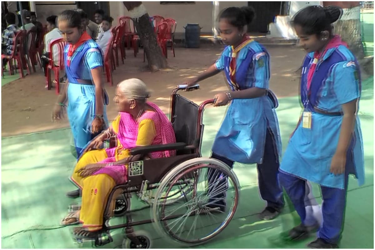 Chhattisgarh Election : women who crossed 100 voted along with couple who was naxal earlier
