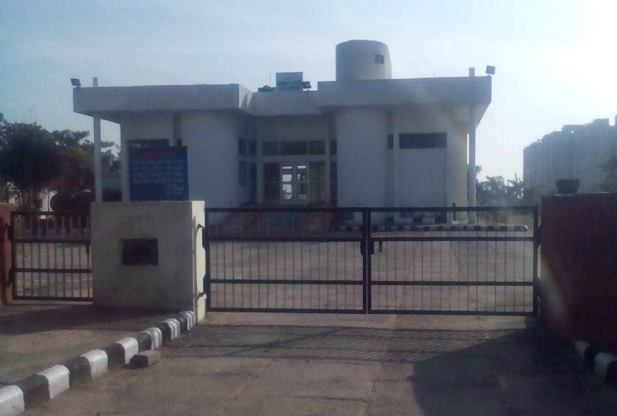 सामुदायिक भवन के उदघाटन का श्रेण् लेने की होड़, हंगामा