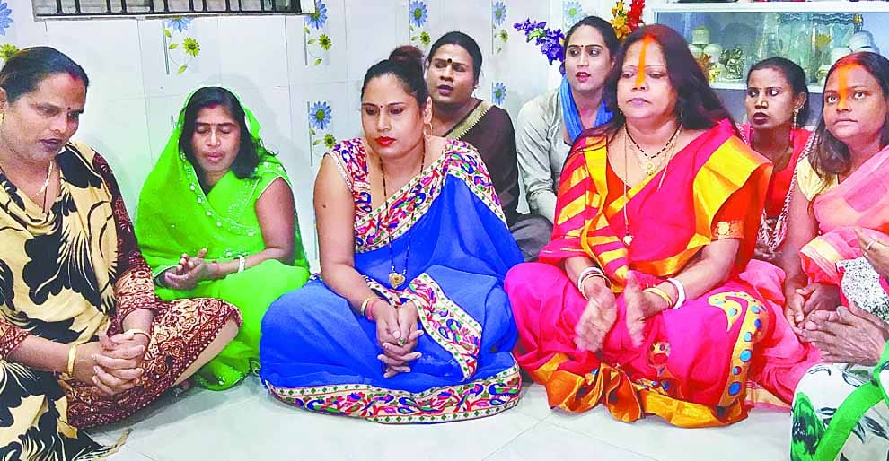 पीपीगंज की किन्नर किरन ने भी रखा व्रत
