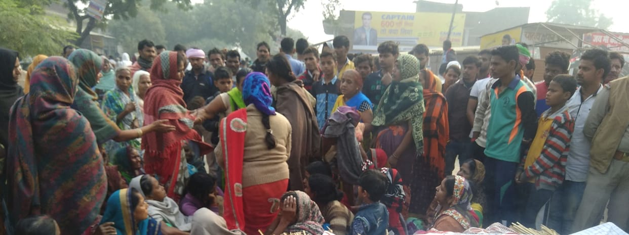 घायल परिचालक की मौत, लोगों ने लगाया जाम