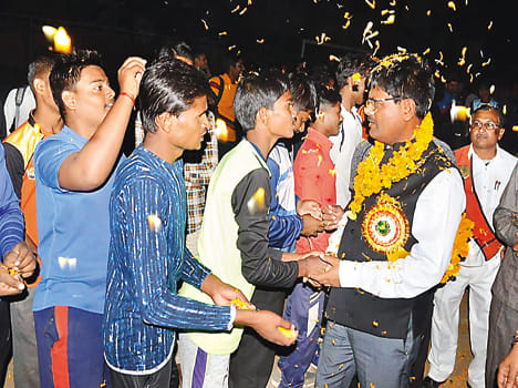 Bareilly, Azamgarh and Agra division wins