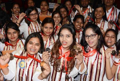 kesharinath tripathi attended shakuntala misra university convocation