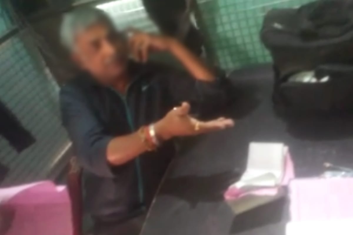 meerut BJP leader fight with HCP traffic on making challan video Viral