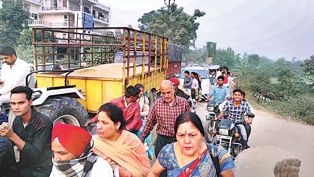 nanital hiway four hours jam in dariyal