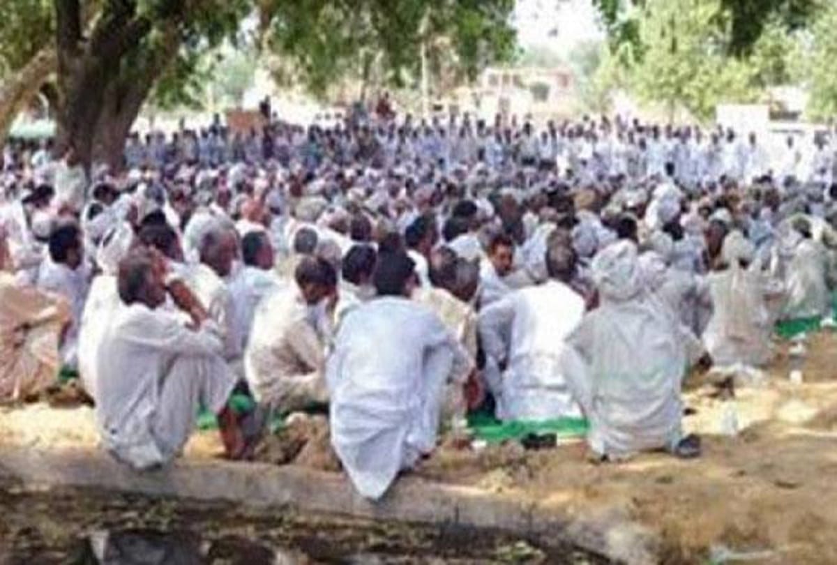 Panchayat stopped hookah water of family  in sitapur