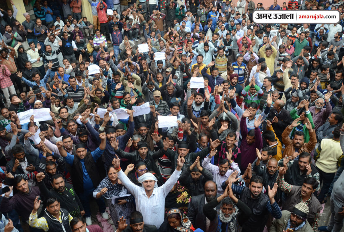 jammu kashmir police foils public health engineering workers march to civil secretarait