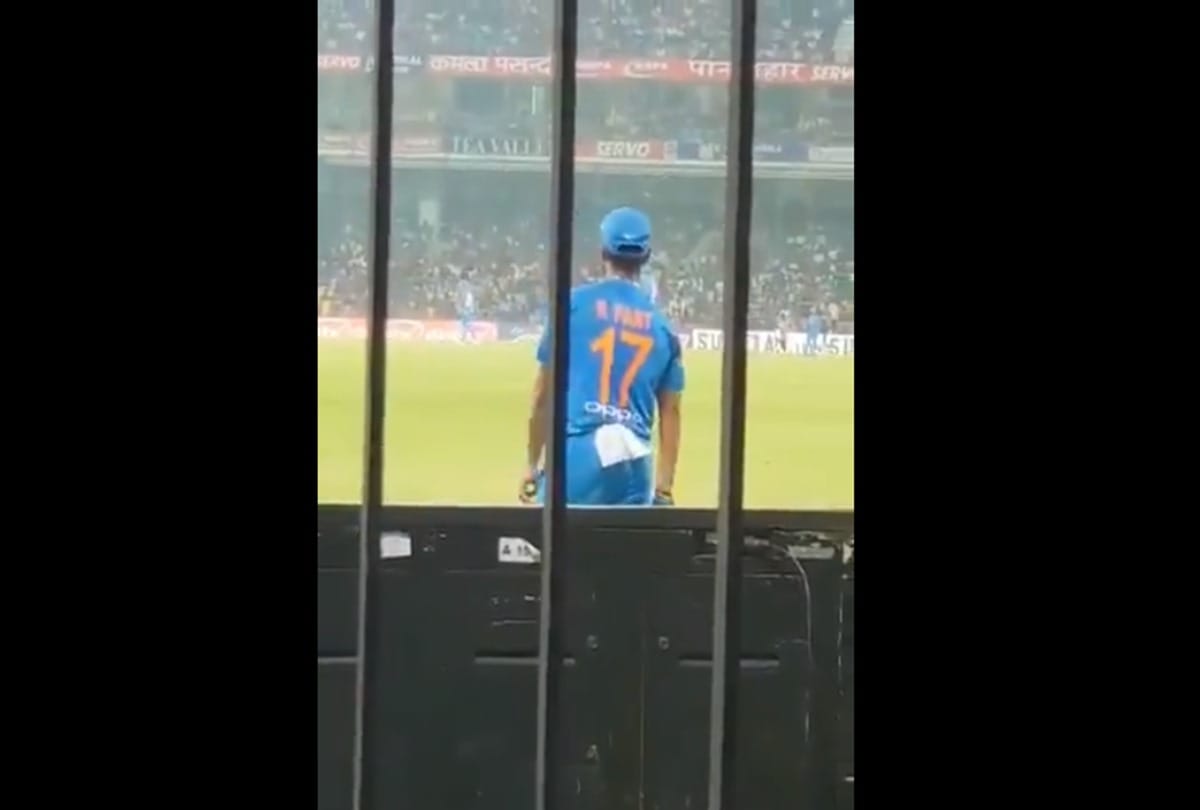 Chepauk Welcomed Rishabh Pant And His Epic Response, See VIDEO