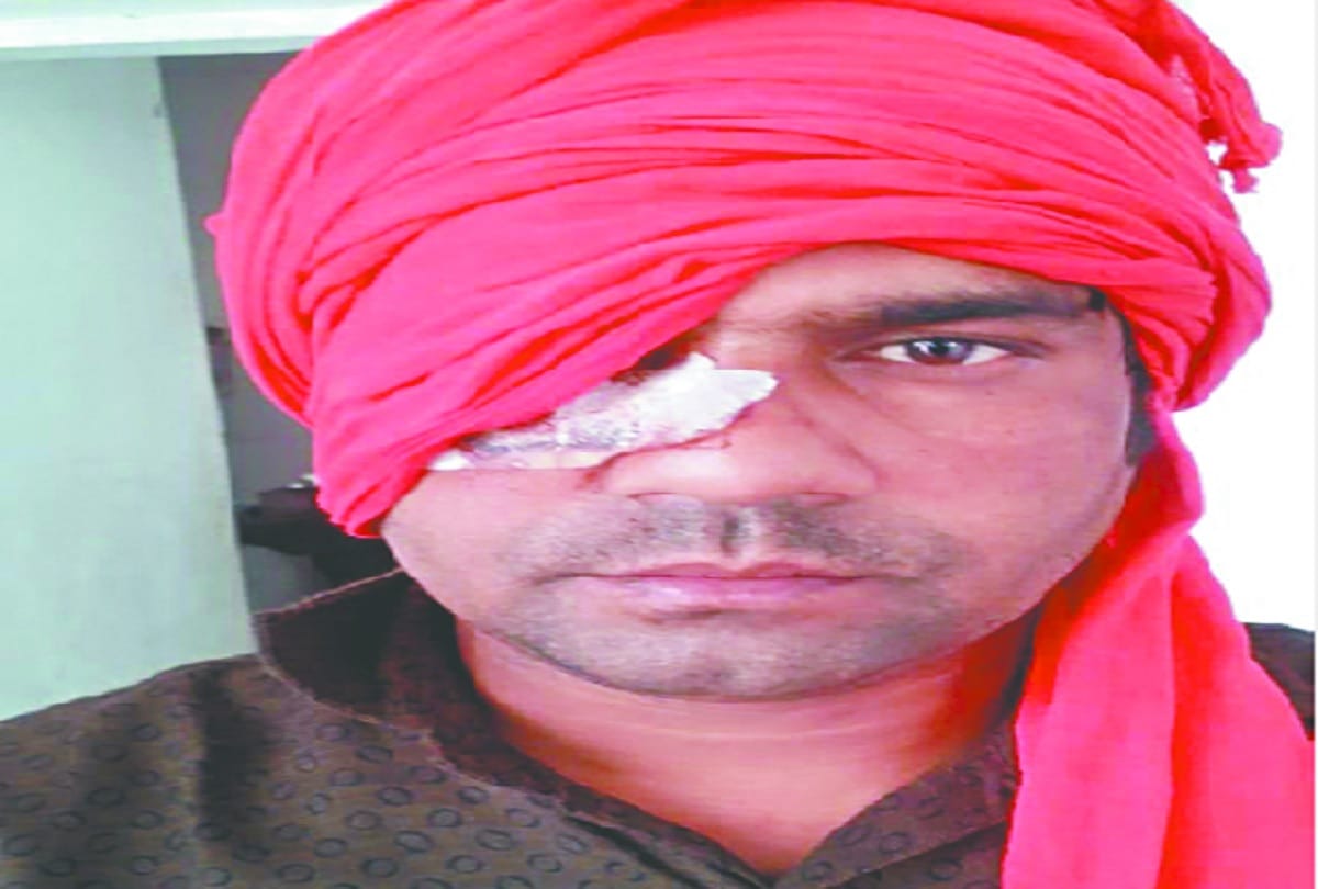 Road Rage case Minor and parents beaten by many young man in greater noida