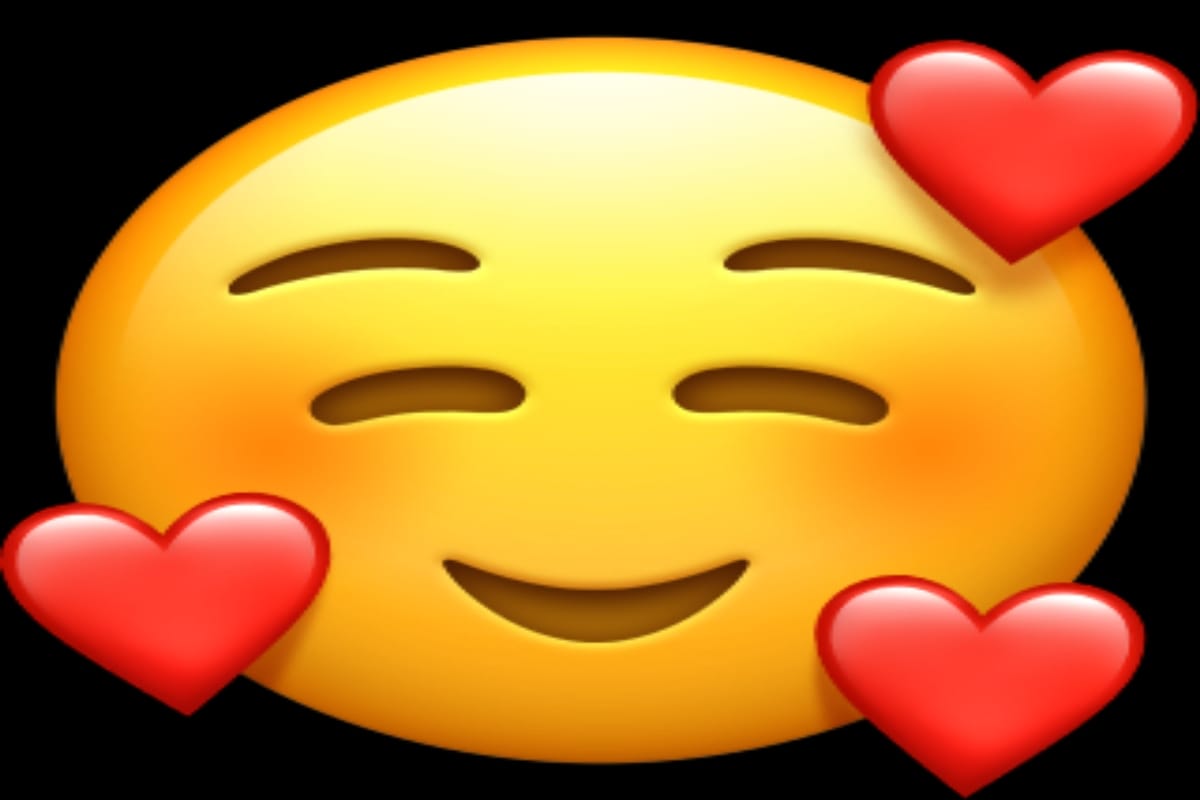smiling face with 3 hearts