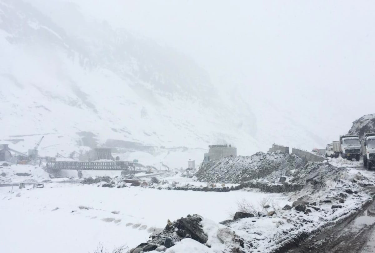 snowfall continued in high hills of himachal pradesh