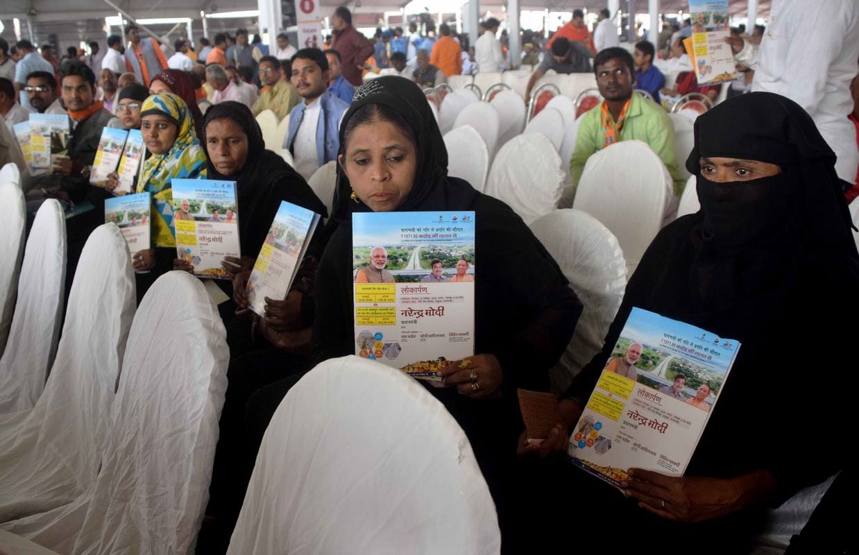 varanasi people show energy for PM modi muslim women says har har modi