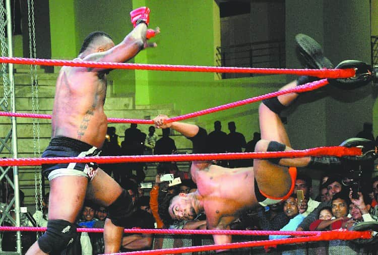 Slogans of Pakistan Muradabad in Panchkula during CWE Championship by The Great Khali