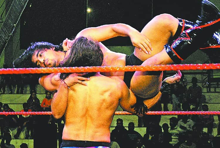 Slogans of Pakistan Muradabad in Panchkula during CWE Championship by The Great Khali