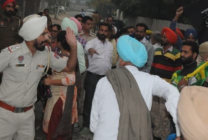 teachers protest in front of residence of legislators, Minister in punjab