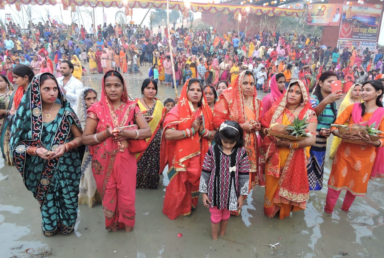 अस्ताचलगामी सूर्य को अर्घ्य, लोक मंगल की कामना