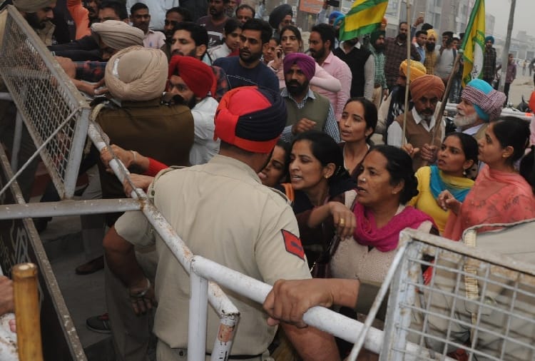 teachers protest in front of residence of legislators, Minister in punjab