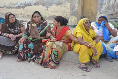 mother son killed in road accident in firozabad