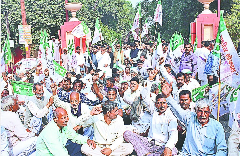 ganne ki rajniti par do faad hua ralod
