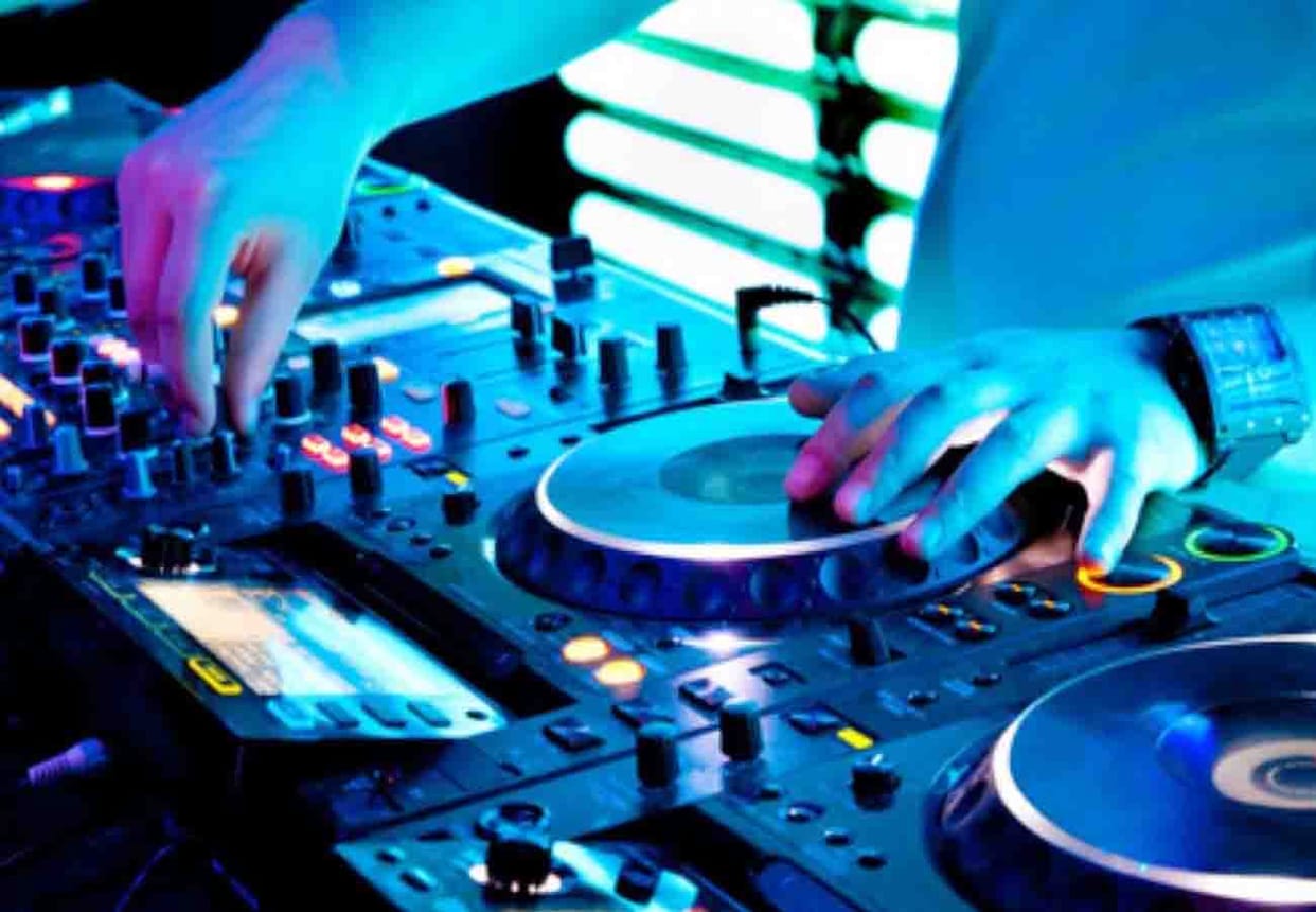 DJ will not be played in Juloos e Mohammadi