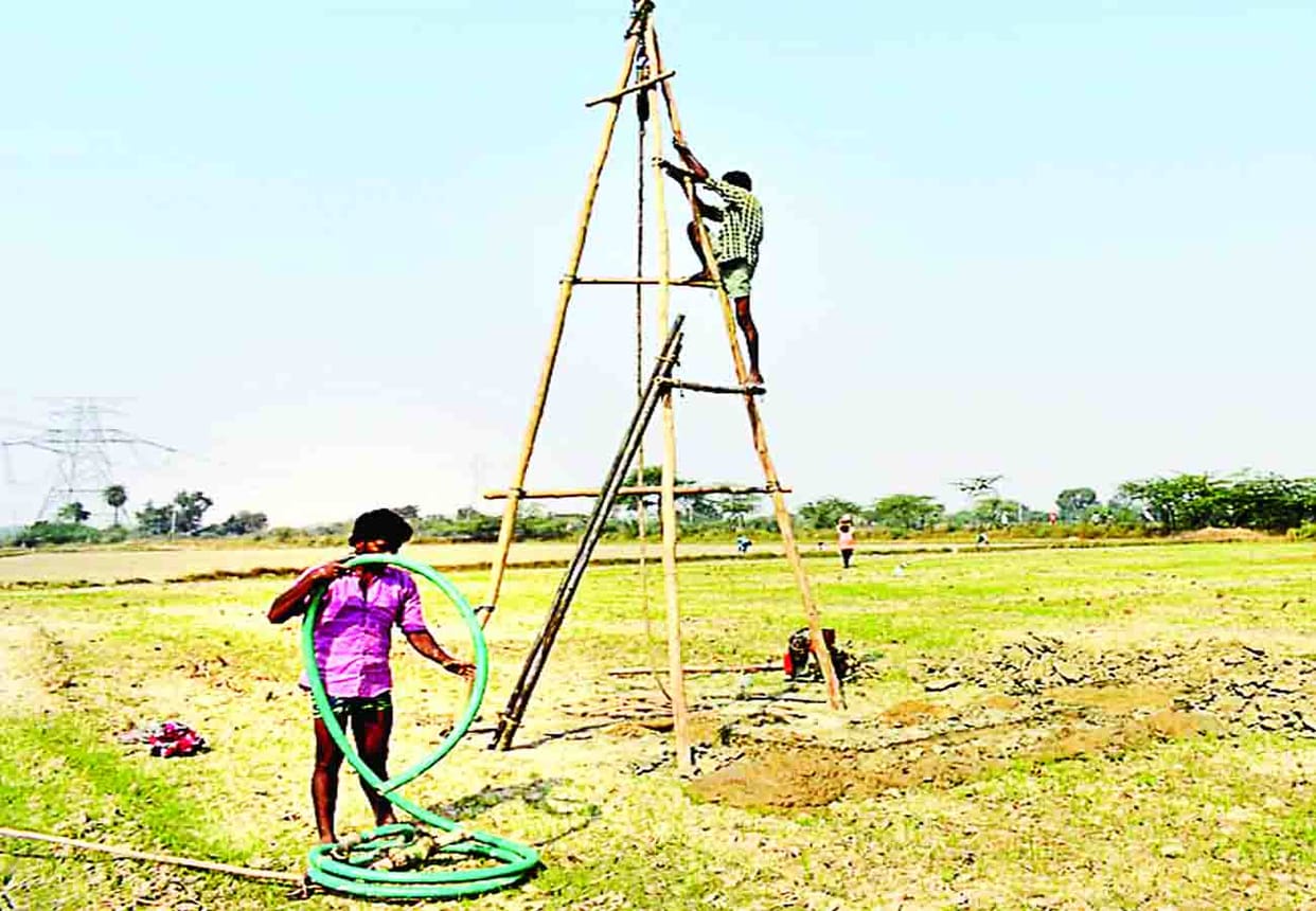 Search of crude oil between Aligarh to Kanpur
