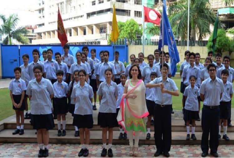 Aishwarya Rai Bachchan daughter Aaradhya and Aamir Khan son Azad become Sita Ram in Ambani school