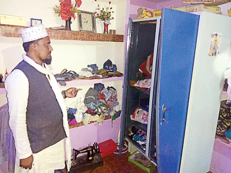 Thieves carry millions of goods from three houses