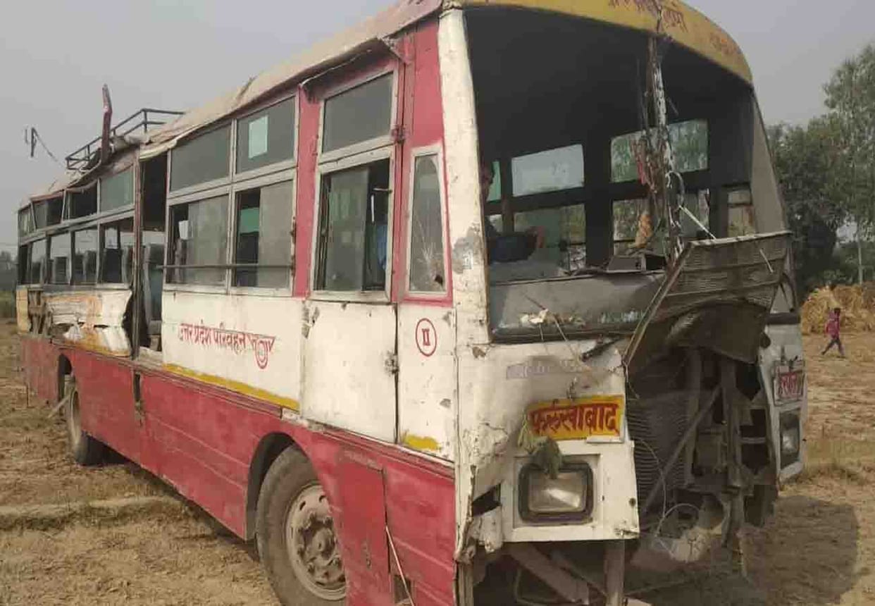 road accident in hardoi, one people died and 16 injured