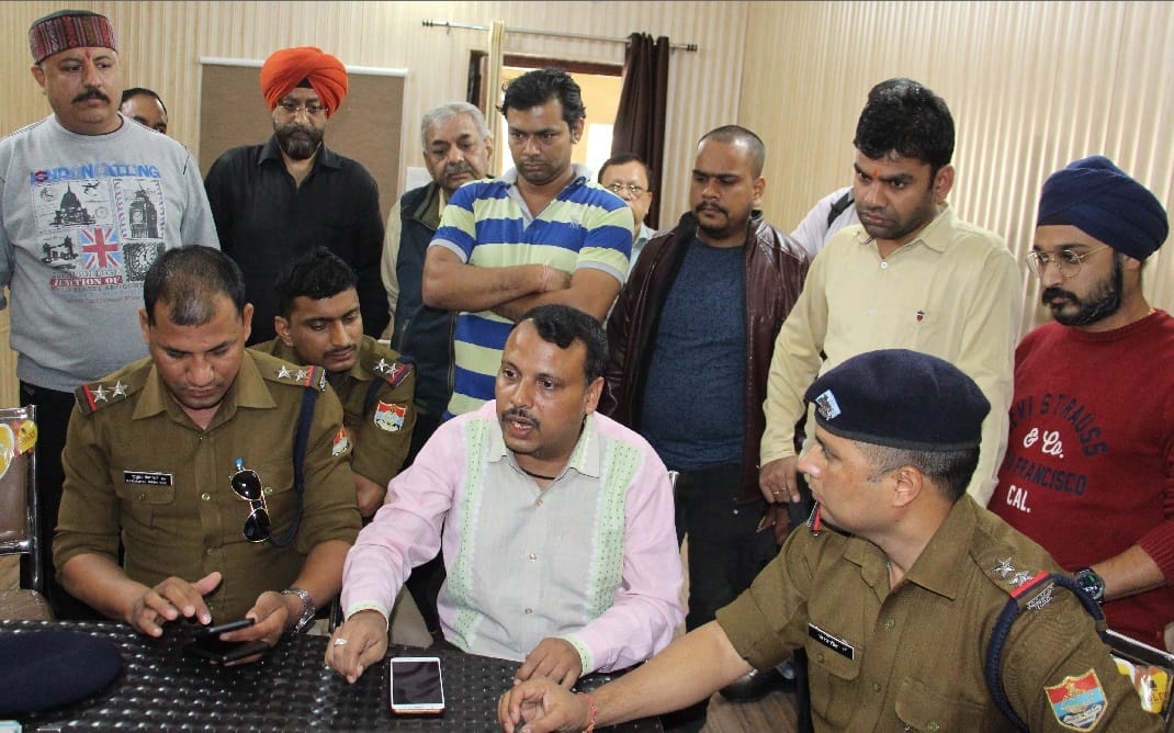 Big Loot from Diamond jewellery Supplier in dehradun photos