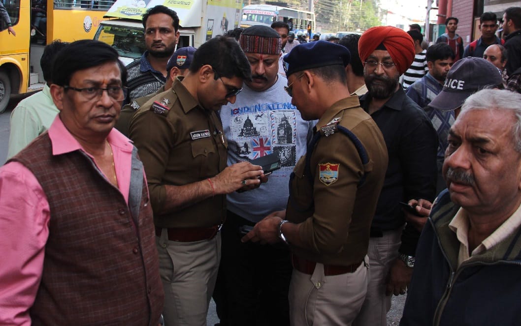 Big Loot from Diamond jewellery Supplier in dehradun photos