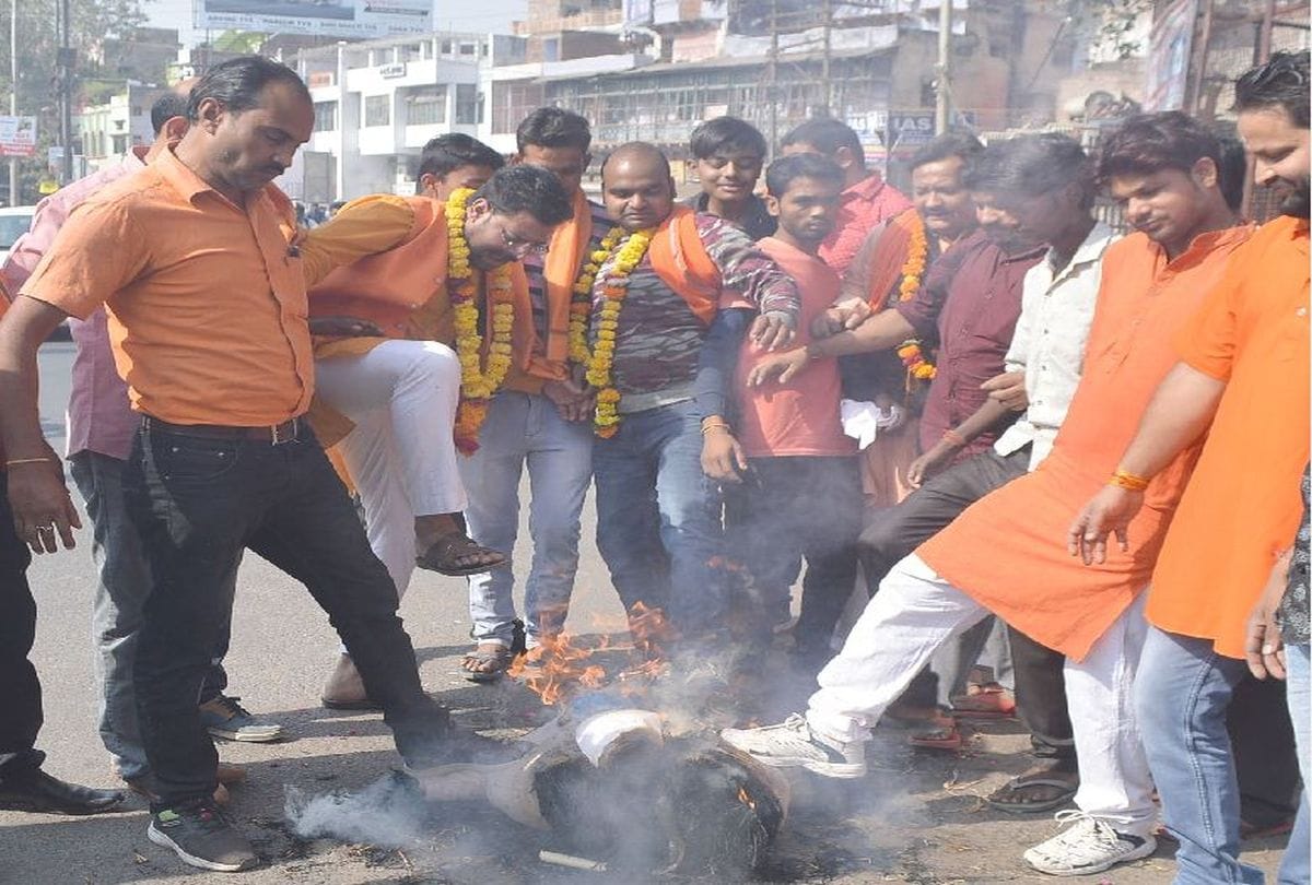Yuva Hindu Vahani Protest against Navjot Singh Sidhu Agra visit