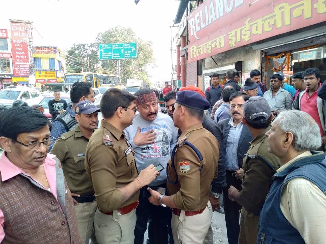 loot with businessman in dehradun clock tower