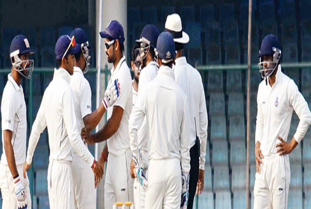 gautam gambhir fight with manoj tiwary during a cricket match