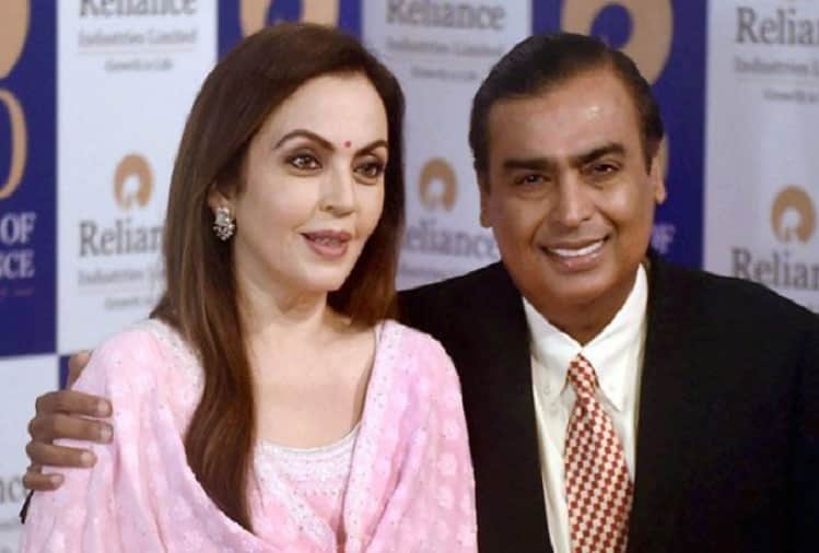 Aishwarya Rai Bachchan daughter Aaradhya and Aamir Khan son Azad become Sita Ram in Ambani school