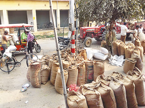 Paddy to be sold by the stalwarts to avoid trouble in farrukhabad