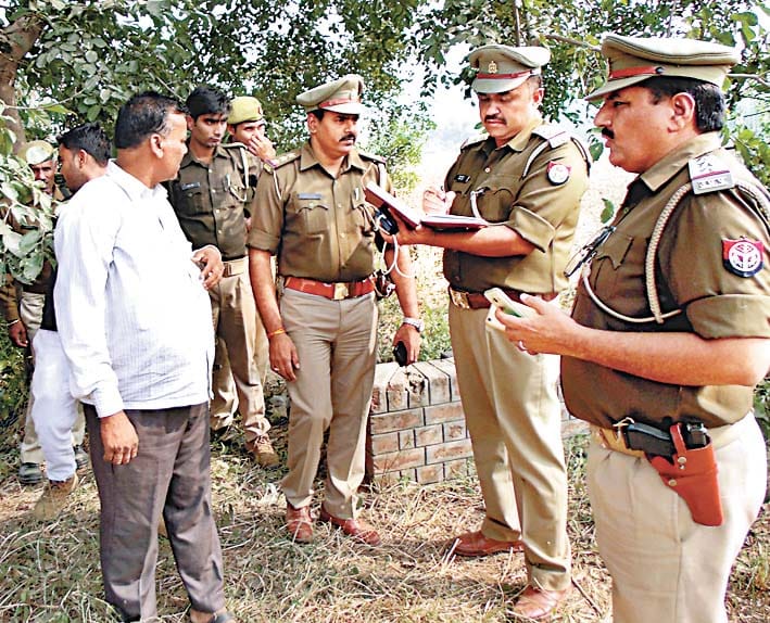 in encounter robber and constable wounded.