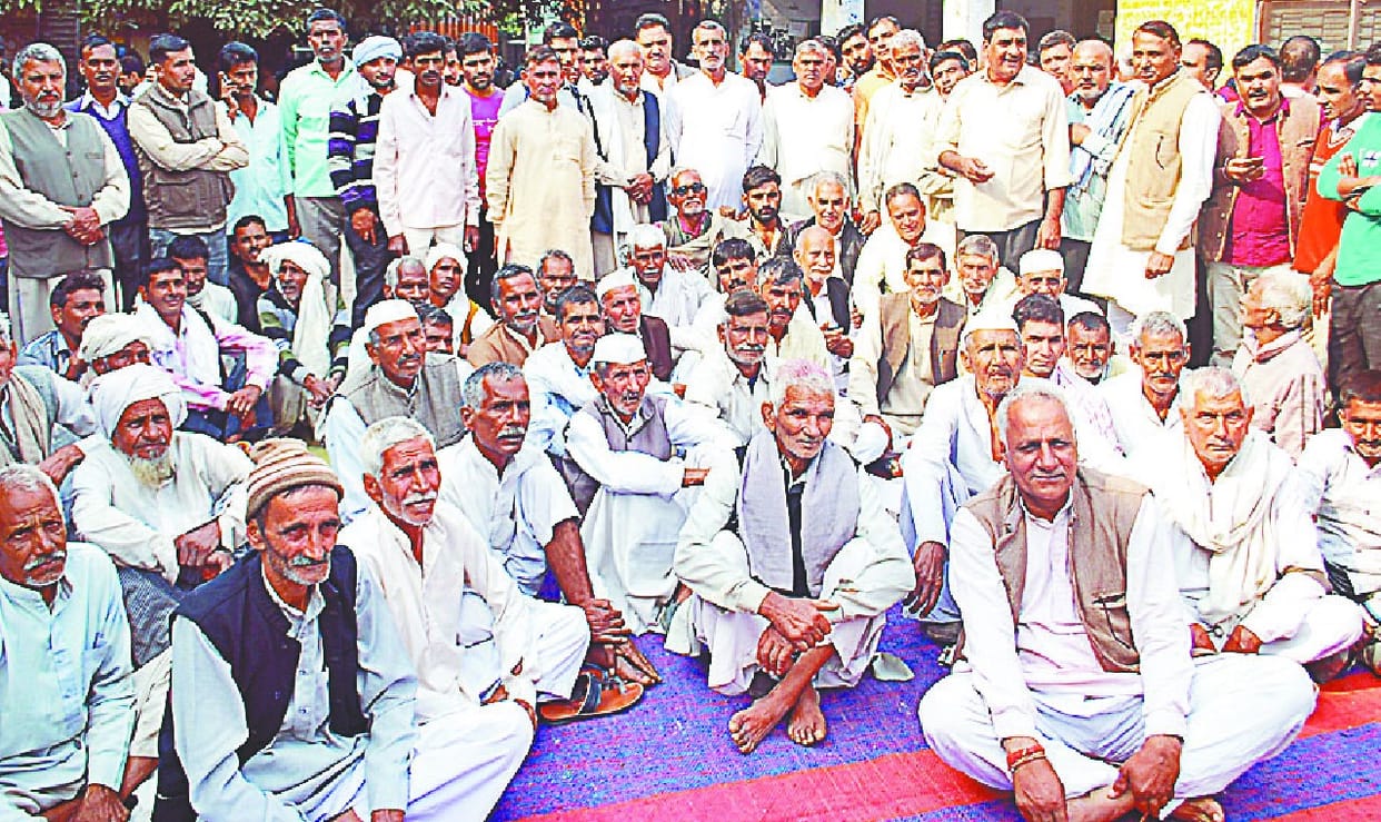 Farmers take part in Cooperative Sugarcane Committee