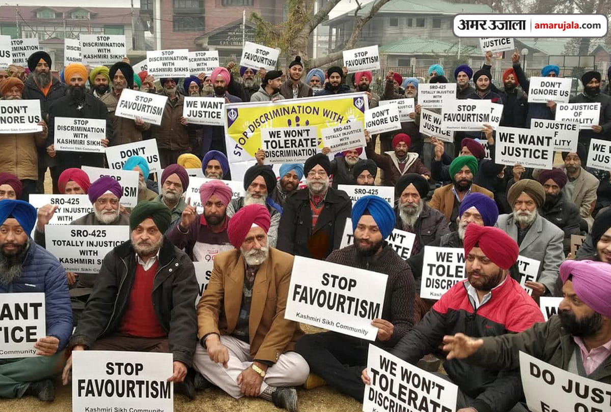 Kashmir Sikh Community holds protest in Srinagar, demands revocation of SRO-425