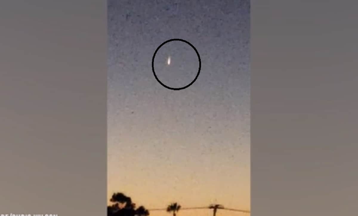 Shiny things appeared in the sky people talking about UFO
