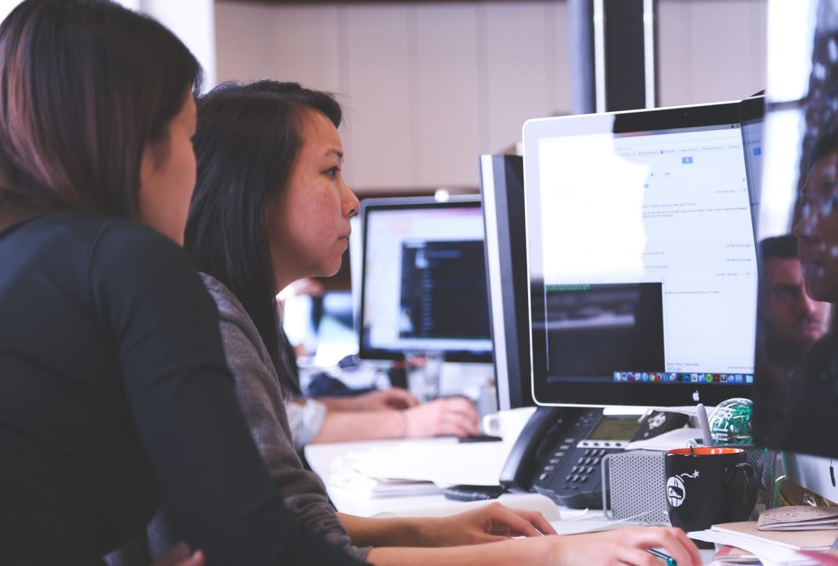 standing desk becomes popular in offices, know its healthy benefits