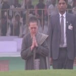 Sonia and Manmohan paid tribute to former Prime Minister Jawaharlal Nehru on his birth anniversary 