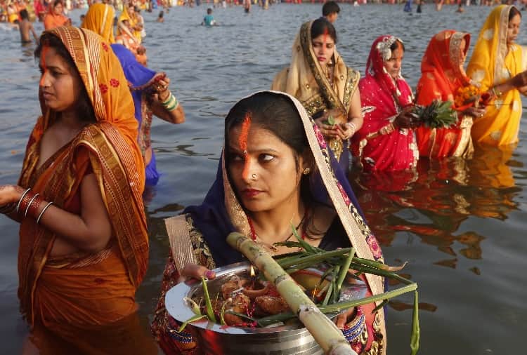 chandigarh Photos of chhath puja suryaasta time in chandigarh