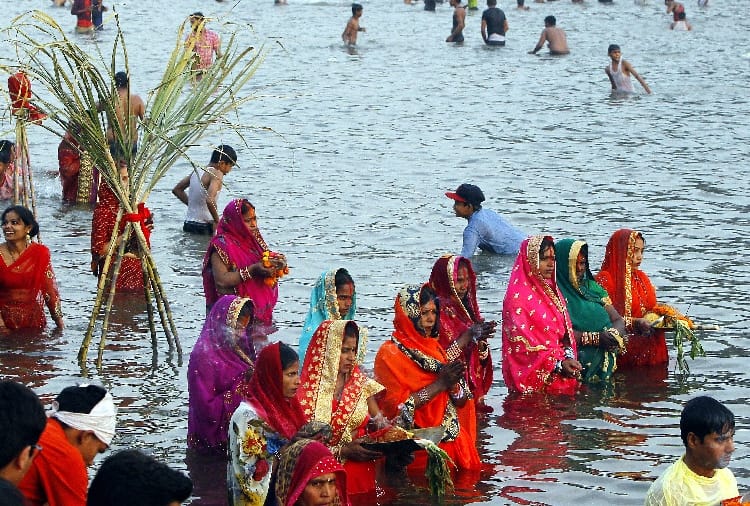 chandigarh Photos of chhath puja suryaasta time in chandigarh